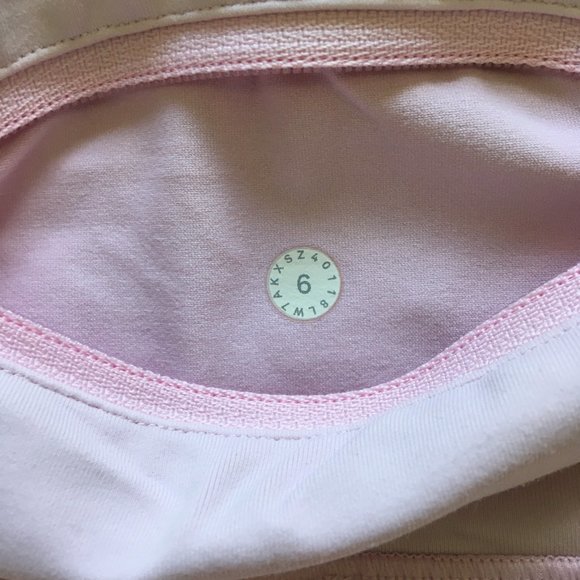 EUC Lululemon Size 6 Run Times Short II*4" Pearl Pink - Picture 7 of 8